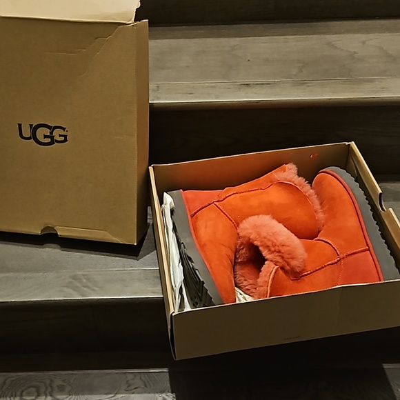 UGG boots, almost new - Picture 2 of 5